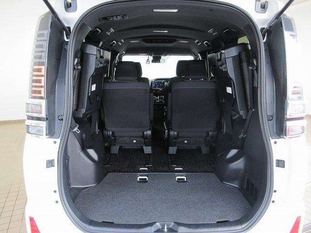 ヴォクシー ＺＳ　煌ＩＩ　フルセグ　メモリーナビ　ＤＶＤ再生　バックカメラ　衝突被害軽減システム　ＥＴＣ　両側電動スライド　ＬＥＤヘッドランプ　乗車定員７人　３列シート　ワンオーナー（26枚目）