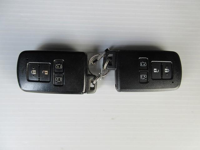 ヴォクシー ＺＳ　煌ＩＩ　フルセグ　メモリーナビ　ＤＶＤ再生　バックカメラ　衝突被害軽減システム　ＥＴＣ　両側電動スライド　ＬＥＤヘッドランプ　乗車定員７人　３列シート　ワンオーナー（33枚目）