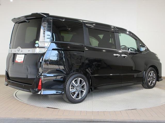 ヴォクシー ZS 煌II フルセグ メモリーナビ DVD再生 後席モニター バックカメラ 衝突被害軽減システム ETC 両側電動スライド LEDヘッドランプ 乗車定員7人 3列シート ワンオーナー アイドリングストップ(3枚目)