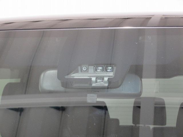 ヴォクシー ZS 煌II フルセグ メモリーナビ DVD再生 後席モニター バックカメラ 衝突被害軽減システム ETC 両側電動スライド LEDヘッドランプ 乗車定員7人 3列シート ワンオーナー アイドリングストップ(14枚目)