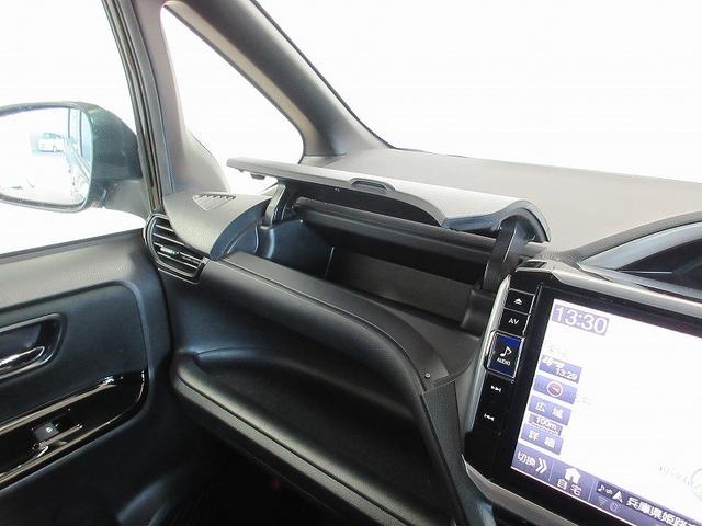 ヴォクシー ZS 煌II フルセグ メモリーナビ DVD再生 後席モニター バックカメラ 衝突被害軽減システム ETC 両側電動スライド LEDヘッドランプ 乗車定員7人 3列シート ワンオーナー アイドリングストップ(19枚目)