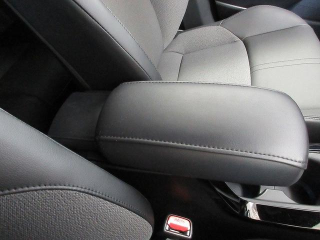 カローラクロス ハイブリッド Z サンルーフ バックカメラ 衝突被害軽減システム ETC LEDヘッドランプ ワンオーナー(18枚目)