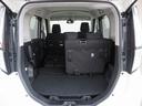 室内高がしっかり取られている上に、後部座席は床下にストンと落として畳めるタイプなので、フラットな荷室を作り出すことができます。