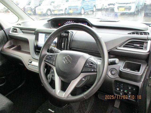 ソリオバンディット バンディット　ＨＹＢＲＩＤ　ＭＶ　２型　全方位モニターナビ　バックカメラ　オートライト　スライドドア　純正ナビ　プッシュスタート　シートヒーター　オートエアコン　衝突被害軽減システム　アイドリングストップ　横滑り防止機能　衝突安全ボディ（9枚目）