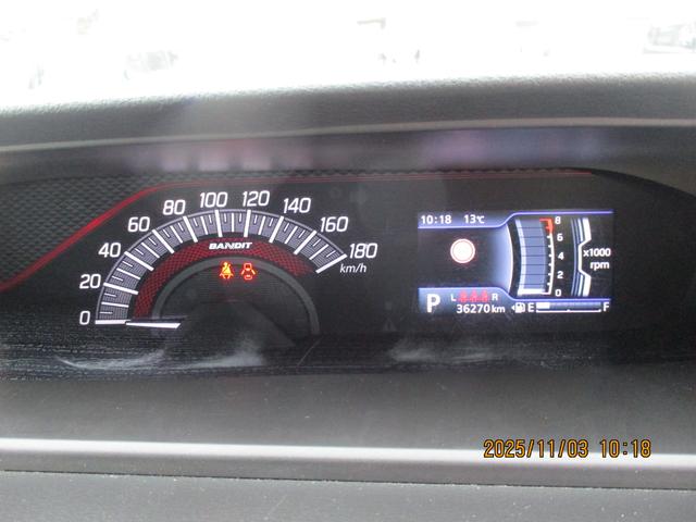 ソリオバンディット バンディット　ＨＹＢＲＩＤ　ＭＶ　２型　全方位モニターナビ　バックカメラ　オートライト　スライドドア　純正ナビ　プッシュスタート　シートヒーター　オートエアコン　衝突被害軽減システム　アイドリングストップ　横滑り防止機能　衝突安全ボディ（12枚目）