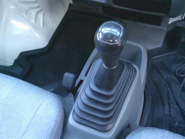 ミニキャブトラック Ｖタイプ　４ＷＤ・５速・エアコン・パワステ・スタッドレスタイヤ（6枚目）