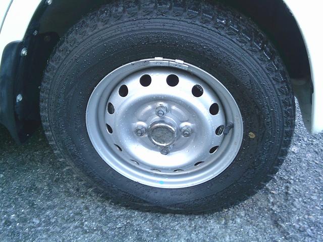 ミニキャブトラック Ｖタイプ　４ＷＤ・５速・エアコン・パワステ・スタッドレスタイヤ（15枚目）