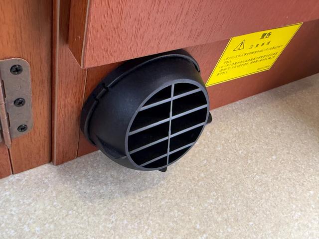 ハイゼットトラック エクストラ インディ727 4WD ポップアップ サブバッテリー 走行充電器 外部電源 家具 ベッドマット 室内照明 シンク FFヒーター アクリル窓 キャビネット収納(8枚目)