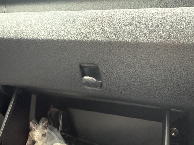 ハイゼットトラック エクストラ インディ727 4WD ポップアップ サブバッテリー 走行充電器 外部電源 家具 ベッドマット 室内照明 シンク FFヒーター アクリル窓 キャビネット収納(11枚目)