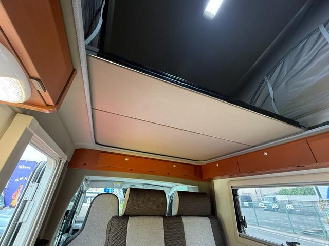 ハイゼットトラック エクストラ インディ727 4WD ポップアップ サブバッテリー 走行充電器 外部電源 家具 ベッドマット 室内照明 シンク FFヒーター アクリル窓 キャビネット収納(14枚目)