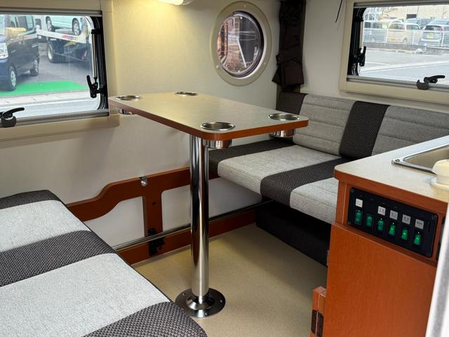 ハイゼットトラック エクストラ インディ727 4WD ポップアップ サブバッテリー 走行充電器 外部電源 家具 ベッドマット 室内照明 シンク FFヒーター アクリル窓 キャビネット収納(22枚目)