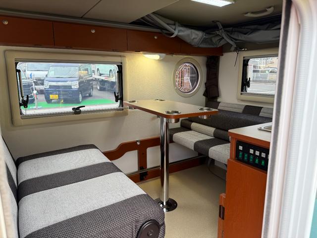 ハイゼットトラック エクストラ インディ727 4WD ポップアップ サブバッテリー 走行充電器 外部電源 家具 ベッドマット 室内照明 シンク FFヒーター アクリル窓 キャビネット収納(25枚目)