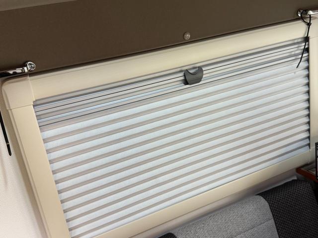 ハイゼットトラック エクストラ インディ727 4WD ポップアップ サブバッテリー 走行充電器 外部電源 家具 ベッドマット 室内照明 シンク FFヒーター アクリル窓 キャビネット収納(43枚目)