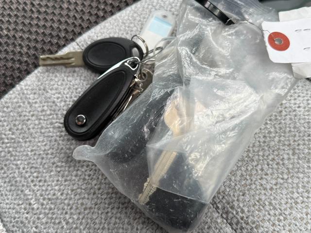 ハイゼットトラック エクストラ インディ727 4WD ポップアップ サブバッテリー 走行充電器 外部電源 家具 ベッドマット 室内照明 シンク FFヒーター アクリル窓 キャビネット収納(63枚目)