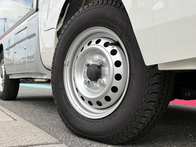 ハイゼットトラック エクストラ インディ727 4WD ポップアップ サブバッテリー 走行充電器 外部電源 家具 ベッドマット 室内照明 シンク FFヒーター アクリル窓 キャビネット収納(64枚目)