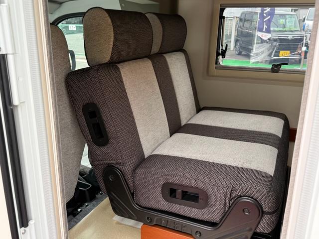 ハイゼットトラック エクストラ インディ727 4WD ポップアップ サブバッテリー 走行充電器 外部電源 家具 ベッドマット 室内照明 シンク FFヒーター アクリル窓 キャビネット収納(77枚目)