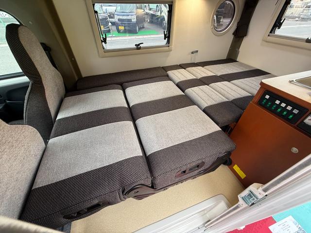 ハイゼットトラック エクストラ インディ727 4WD ポップアップ サブバッテリー 走行充電器 外部電源 家具 ベッドマット 室内照明 シンク FFヒーター アクリル窓 キャビネット収納(78枚目)