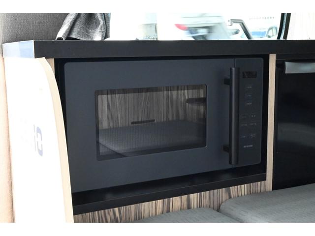 タウンエースバン GL VanDweller Zelioキャンピング車 冷蔵庫 電子レンジ シンク DC12Vクーラー 外部電源 LED照明  カーテン FASPシート 前後ドラレコ サブバッテリー 天井・床・側面断熱施工(13枚目)