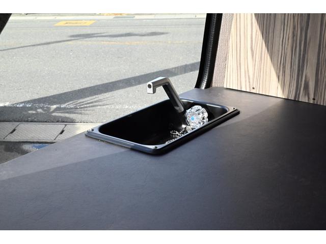 タウンエースバン GL VanDweller Zelioキャンピング車 冷蔵庫 電子レンジ シンク DC12Vクーラー 外部電源 LED照明  カーテン FASPシート 前後ドラレコ サブバッテリー 天井・床・側面断熱施工(55枚目)