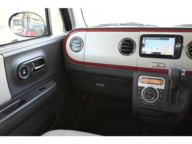 �y�C���p�l����z���E���悭�^�]���₷���݌v�ƂȂ��Ă���܂��B�C���p�l�������������Ɛ������ꂽ�f�U�C���ō����������Ă��܂������X�̃h���C�u��O�������܂����