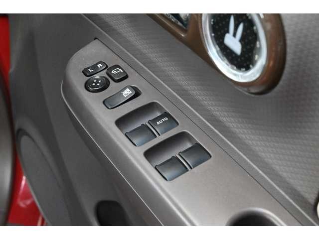 �y�p���[�E�C���h�E�z���R�p���[�E�C���h�E�t���Ă���܂��B���̊J�̓{�^����Ŋy�X�I�K�{�����ł��ˁ�