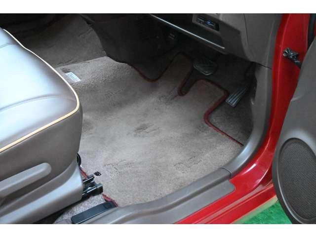 アルトラパンショコラ Ｘ　禁煙車　ＴＶ　メモリーナビ　プッシュスタート　スマートキー　ＨＩＤヘッドランプ　オートエアコン　専用合皮シート　１４ｉｎアルミ　ルーフキャリア　ＥＴＣ　ＤＶＤ再生（46枚目）