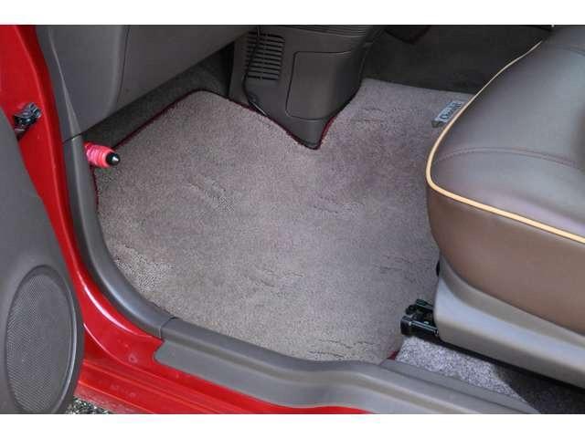 アルトラパンショコラ Ｘ　禁煙車　ＴＶ　メモリーナビ　プッシュスタート　スマートキー　ＨＩＤヘッドランプ　オートエアコン　専用合皮シート　１４ｉｎアルミ　ルーフキャリア　ＥＴＣ　ＤＶＤ再生（51枚目）