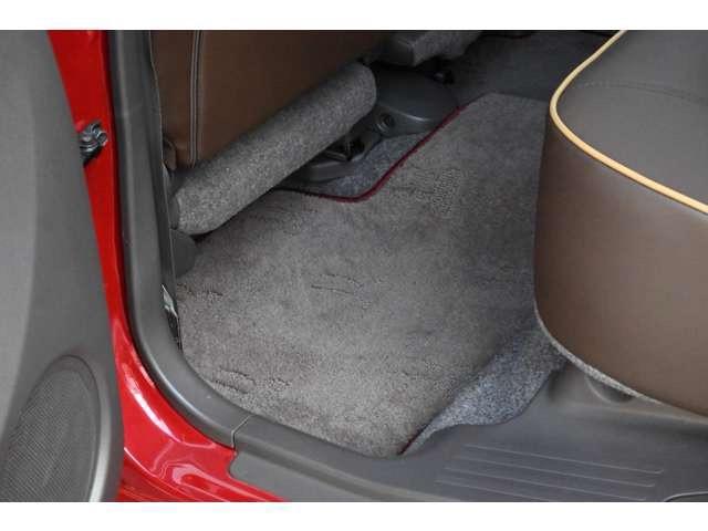 アルトラパンショコラ Ｘ　禁煙車　ＴＶ　メモリーナビ　プッシュスタート　スマートキー　ＨＩＤヘッドランプ　オートエアコン　専用合皮シート　１４ｉｎアルミ　ルーフキャリア　ＥＴＣ　ＤＶＤ再生（56枚目）