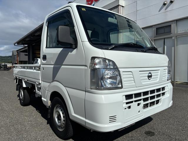 ＮＴ１００クリッパートラック ＤＸ　パートタイム４ＷＤ・３ＡＴ・エアコン・パワステ・純正ＦＭ／ＡＭオーディオ・Ｗエアバック・ＡＢＳ・三方開・荷台マット・スペアタイヤ・ヘッドライトレベライザー・フロアゴムマット・ドアバイザー・スペアキー（2枚目）