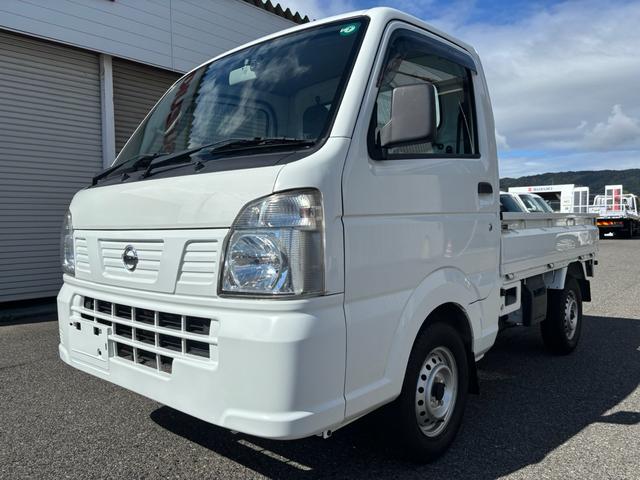 ＮＴ１００クリッパートラック ＤＸ　パートタイム４ＷＤ・３ＡＴ・エアコン・パワステ・純正ＦＭ／ＡＭオーディオ・Ｗエアバック・ＡＢＳ・三方開・荷台マット・スペアタイヤ・ヘッドライトレベライザー・フロアゴムマット・ドアバイザー・スペアキー（6枚目）