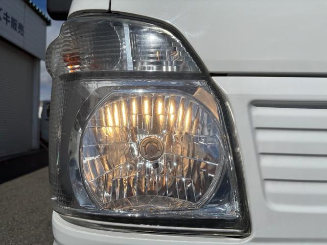 ＮＴ１００クリッパートラック ＤＸ　パートタイム４ＷＤ・３ＡＴ・エアコン・パワステ・純正ＦＭ／ＡＭオーディオ・Ｗエアバック・ＡＢＳ・三方開・荷台マット・スペアタイヤ・ヘッドライトレベライザー・フロアゴムマット・ドアバイザー・スペアキー（12枚目）