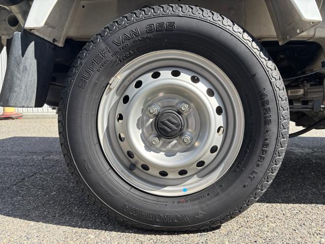 ＮＴ１００クリッパートラック ＤＸ　パートタイム４ＷＤ・３ＡＴ・エアコン・パワステ・純正ＦＭ／ＡＭオーディオ・Ｗエアバック・ＡＢＳ・三方開・荷台マット・スペアタイヤ・ヘッドライトレベライザー・フロアゴムマット・ドアバイザー・スペアキー（48枚目）