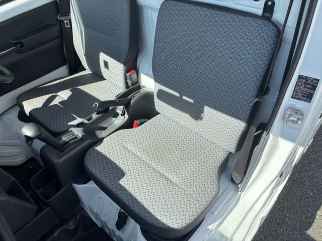 ＮＴ１００クリッパートラック ＤＸ　パートタイム４ＷＤ・３ＡＴ・エアコン・パワステ・純正ＦＭ／ＡＭオーディオ・Ｗエアバック・ＡＢＳ・三方開・荷台マット・スペアタイヤ・ヘッドライトレベライザー・フロアゴムマット・ドアバイザー・スペアキー（52枚目）