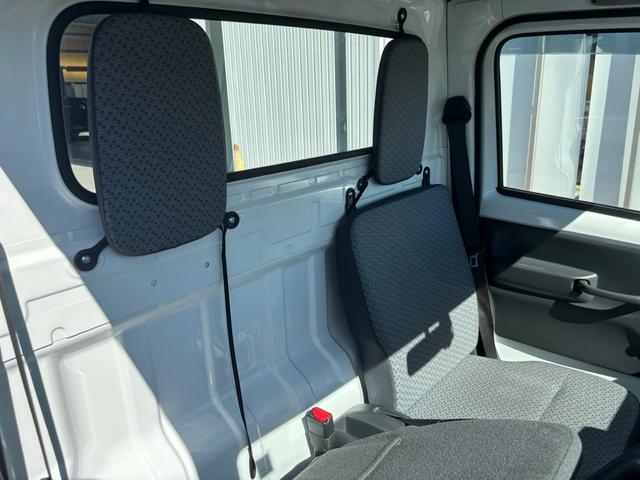 ＮＴ１００クリッパートラック ＤＸ　パートタイム４ＷＤ・３ＡＴ・エアコン・パワステ・純正ＦＭ／ＡＭオーディオ・Ｗエアバック・ＡＢＳ・三方開・荷台マット・スペアタイヤ・ヘッドライトレベライザー・フロアゴムマット・ドアバイザー・スペアキー（58枚目）