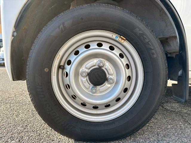 エブリイ ＰＡ　ハイルーフ・５ＡＧＳ・荷室フルフラット・純正ＡＭ／ＦＭラジオ・ヘッドライトレベライザー・フロアゴムマット・バイザー・マニュアルエアコン・１２インチ純正スチールホイール（22枚目）