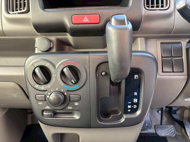 エブリイ ＰＡ　ハイルーフ・５ＡＧＳ・荷室フルフラット・純正ＡＭ／ＦＭラジオ・ヘッドライトレベライザー・フロアゴムマット・バイザー・マニュアルエアコン・１２インチ純正スチールホイール（72枚目）