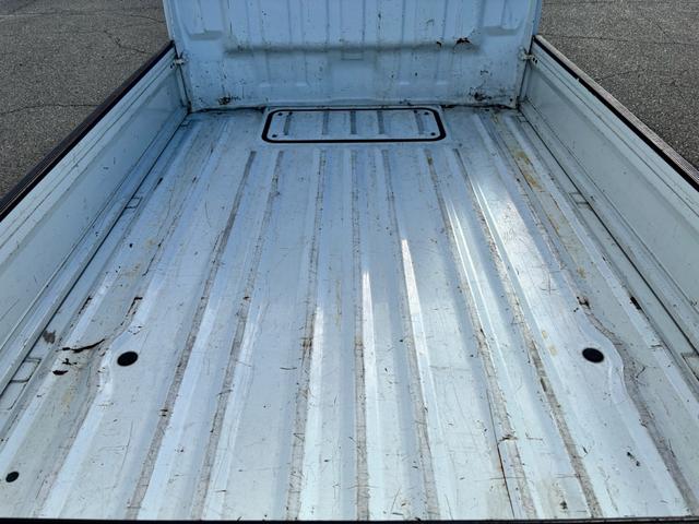 キャリイトラック ＫＣエアコン・パワステ　スズキセーフティサポート装着車・デュアルカメラブレーキサポート・３ＡＴ・２ＷＤ・ＥＴＣ・Ｗエアバック・ヘッドライトレベライザー・ドアバイザー・アッパーメンバーガード・アングルポストプロテクター・三方開（46枚目）