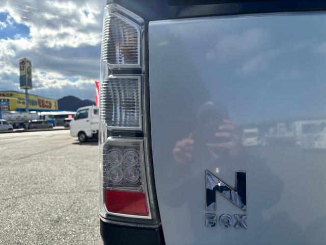 Ｎ－ＢＯＸ Ｇ・Ｌパッケージ　社外ナビ・ＣＤ・ＤＶＤ・ＵＳＢ・ＴＶ・ＦＭ／ＡＭラジオ・バックカメラ・ＥＴＣ・両側スライド片側電動ドア・オートエアコン・電動格納ドアミラー・ＥＳＣ・ＡＢＳ・純正フロアマット・プッシュスタート・ＣＶＴ（32枚目）