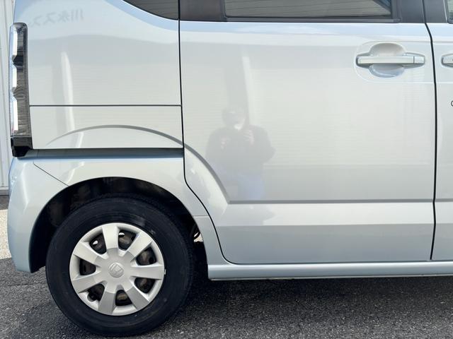 Ｎ－ＢＯＸ Ｇ・Ｌパッケージ　社外ナビ・ＣＤ・ＤＶＤ・ＵＳＢ・ＴＶ・ＦＭ／ＡＭラジオ・バックカメラ・ＥＴＣ・両側スライド片側電動ドア・オートエアコン・電動格納ドアミラー・ＥＳＣ・ＡＢＳ・純正フロアマット・プッシュスタート・ＣＶＴ（42枚目）