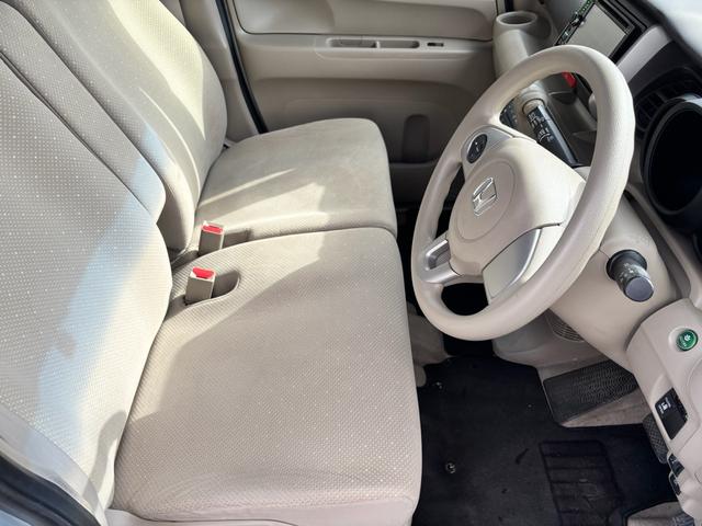 Ｎ－ＢＯＸ Ｇ・Ｌパッケージ　社外ナビ・ＣＤ・ＤＶＤ・ＵＳＢ・ＴＶ・ＦＭ／ＡＭラジオ・バックカメラ・ＥＴＣ・両側スライド片側電動ドア・オートエアコン・電動格納ドアミラー・ＥＳＣ・ＡＢＳ・純正フロアマット・プッシュスタート・ＣＶＴ（69枚目）