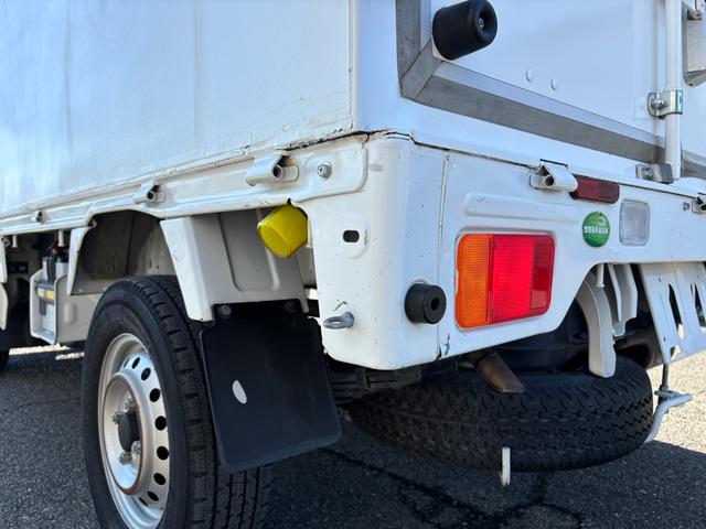 ＮＴ１００クリッパートラック 　宅配仕様・３ＡＴ・社外ナビ・フルセグ・バックカメラ・ＡＢＳ・荷台幌付・ラッシングレール・４枚リーフスプリング・Ｗエアバック・フロアゴムマット・エアコン・パワステ・ヘッドライトレベライザー・スペアタイヤ（28枚目）