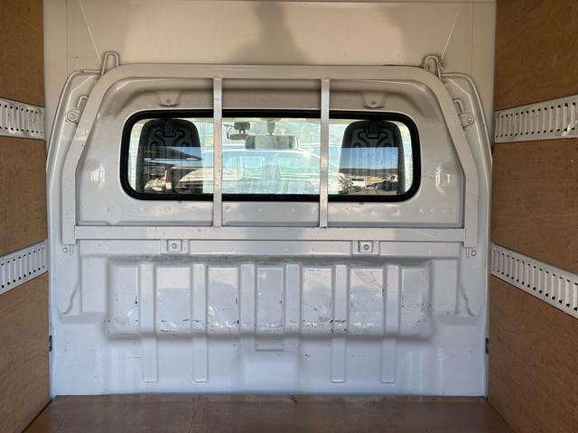 ＮＴ１００クリッパートラック 　宅配仕様・３ＡＴ・社外ナビ・フルセグ・バックカメラ・ＡＢＳ・荷台幌付・ラッシングレール・４枚リーフスプリング・Ｗエアバック・フロアゴムマット・エアコン・パワステ・ヘッドライトレベライザー・スペアタイヤ（51枚目）