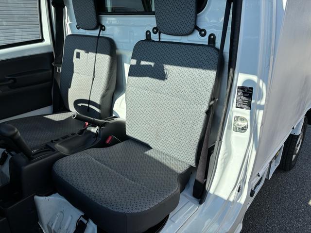 ＮＴ１００クリッパートラック 　宅配仕様・３ＡＴ・社外ナビ・フルセグ・バックカメラ・ＡＢＳ・荷台幌付・ラッシングレール・４枚リーフスプリング・Ｗエアバック・フロアゴムマット・エアコン・パワステ・ヘッドライトレベライザー・スペアタイヤ（60枚目）