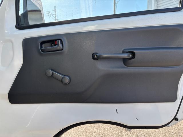 ＮＴ１００クリッパートラック 　宅配仕様・３ＡＴ・社外ナビ・フルセグ・バックカメラ・ＡＢＳ・荷台幌付・ラッシングレール・４枚リーフスプリング・Ｗエアバック・フロアゴムマット・エアコン・パワステ・ヘッドライトレベライザー・スペアタイヤ（63枚目）