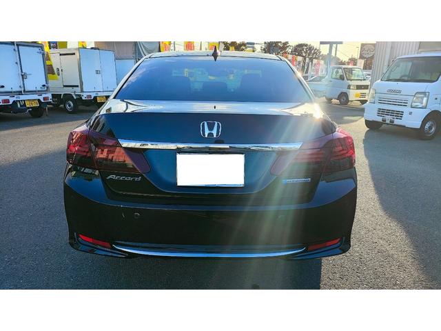アコードハイブリッド ＥＸ　ユーザー買取車両・禁煙車・黒本革シート・バックカメラ・前席パワーシート・ＬＫＡＳ・ＣＭＢＳ・レーダークルーズコントロール・前席シートヒーター・ビルトインＥＴＣ・前後クリアランスソナー・１８ＡＷ（10枚目）