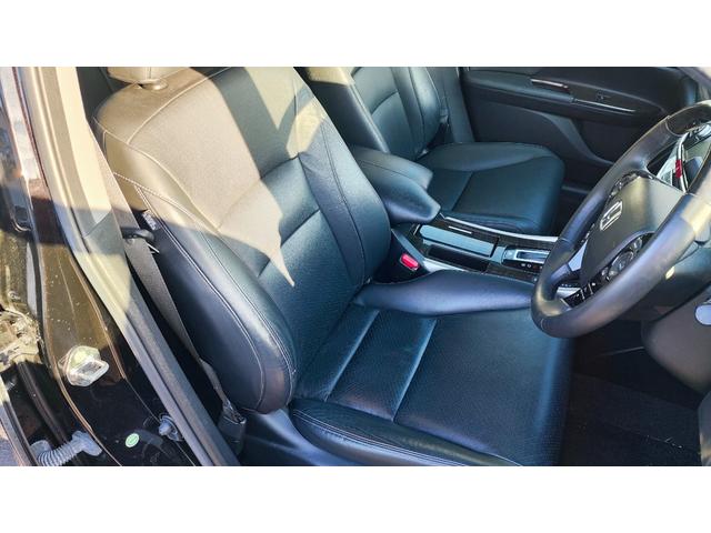 アコードハイブリッド ＥＸ　ユーザー買取車両・禁煙車・黒本革シート・バックカメラ・前席パワーシート・ＬＫＡＳ・ＣＭＢＳ・レーダークルーズコントロール・前席シートヒーター・ビルトインＥＴＣ・前後クリアランスソナー・１８ＡＷ（28枚目）