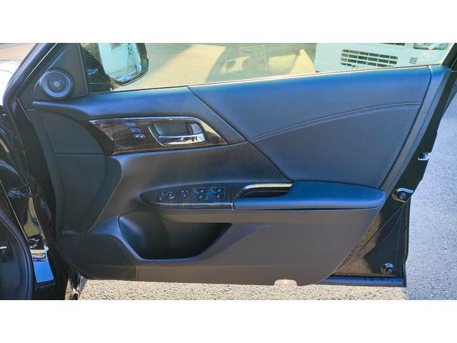 アコードハイブリッド ＥＸ　ユーザー買取車両・禁煙車・黒本革シート・バックカメラ・前席パワーシート・ＬＫＡＳ・ＣＭＢＳ・レーダークルーズコントロール・前席シートヒーター・ビルトインＥＴＣ・前後クリアランスソナー・１８ＡＷ（42枚目）