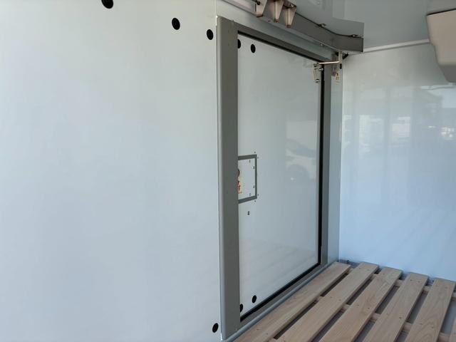 キャリイトラック 　冷蔵冷凍車・ー５度設定・スズキ純正荷箱・サーモキング製・１ＷＡＹ・両側スライドドア・４ＡＴ・２ＷＤ・樹脂製スノコ・デュアルカメラブレーキサポート・ＡＣ・ＰＳ・ＰＷ・集中ドアロック・キーレス・４枚リーフ（55枚目）