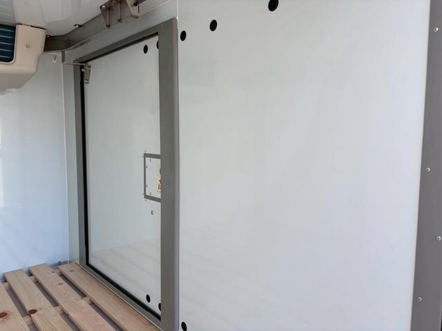 キャリイトラック 　冷蔵冷凍車・ー５度設定・スズキ純正荷箱・サーモキング製・１ＷＡＹ・両側スライドドア・４ＡＴ・２ＷＤ・樹脂製スノコ・デュアルカメラブレーキサポート・ＡＣ・ＰＳ・ＰＷ・集中ドアロック・キーレス・４枚リーフ（56枚目）