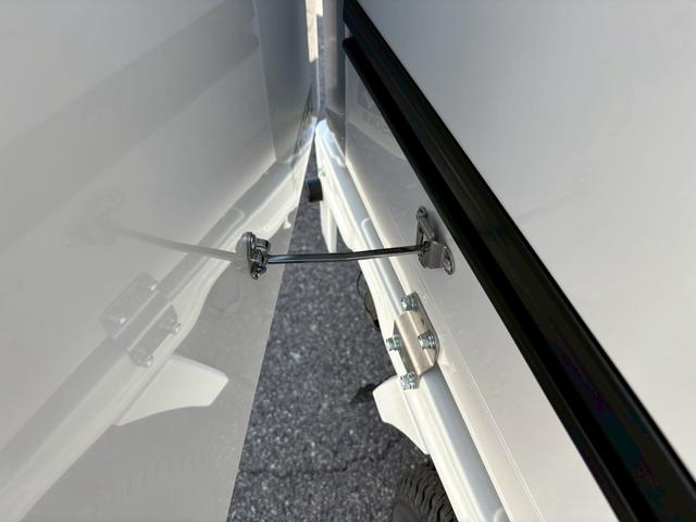 キャリイトラック 　冷蔵冷凍車・ー５度設定・スズキ純正荷箱・サーモキング製・１ＷＡＹ・両側スライドドア・４ＡＴ・２ＷＤ・樹脂製スノコ・デュアルカメラブレーキサポート・ＡＣ・ＰＳ・ＰＷ・集中ドアロック・キーレス・４枚リーフ（58枚目）